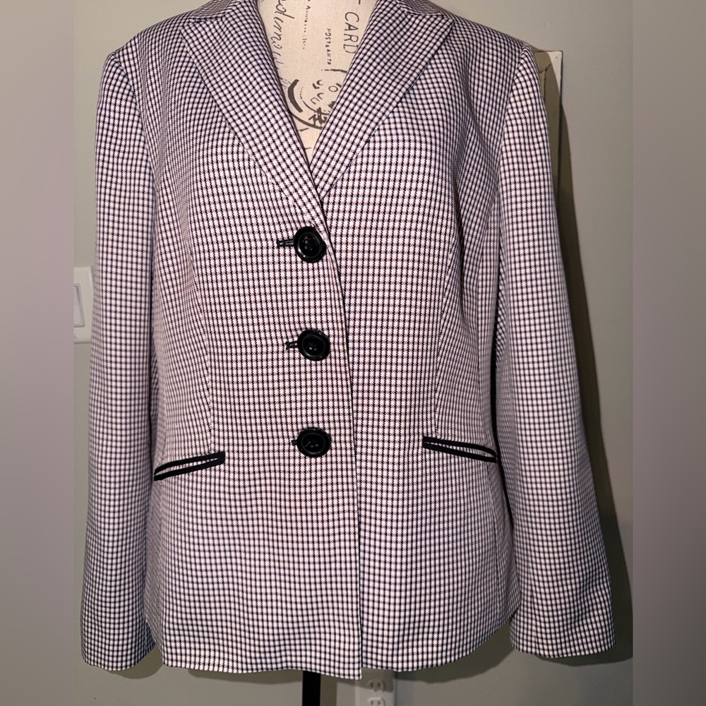 Le Suit Black and White Houndstooth Blazer